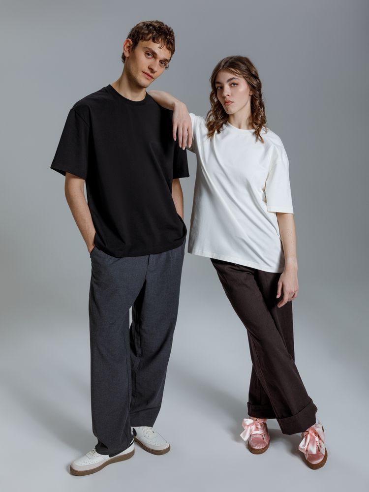 Футболка оверсайз Kangas, черная / Миниатюра модельного (1000)