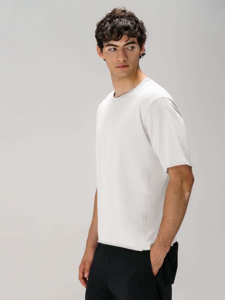 Футболка оверсайз унисекс Vozduh, молочно-белая / Миниатюра модельного (1000)