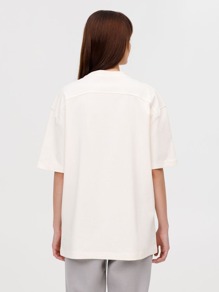 Футболка оверсайз унисекс Sideline, молочно-белая / Миниатюра модельного (1000)