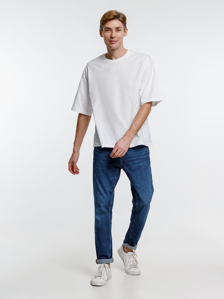 Футболка оверсайз унисекс Base Space, белая / Миниатюра модельного (1000)