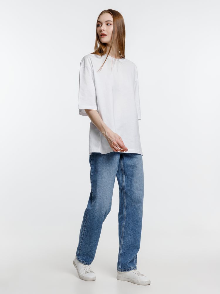 Футболка оверсайз унисекс Base Space, белая / Миниатюра модельного (1000)