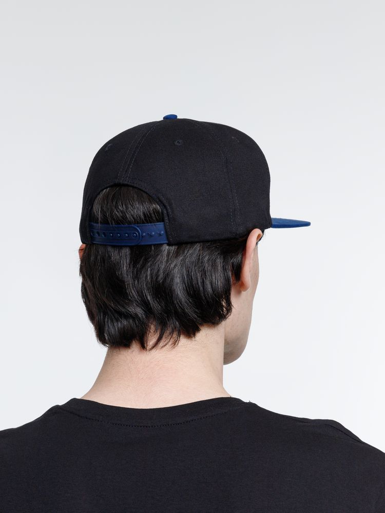 Бейсболка Foreside с прямым козырьком, черная с синим / Миниатюра модельного (1000)