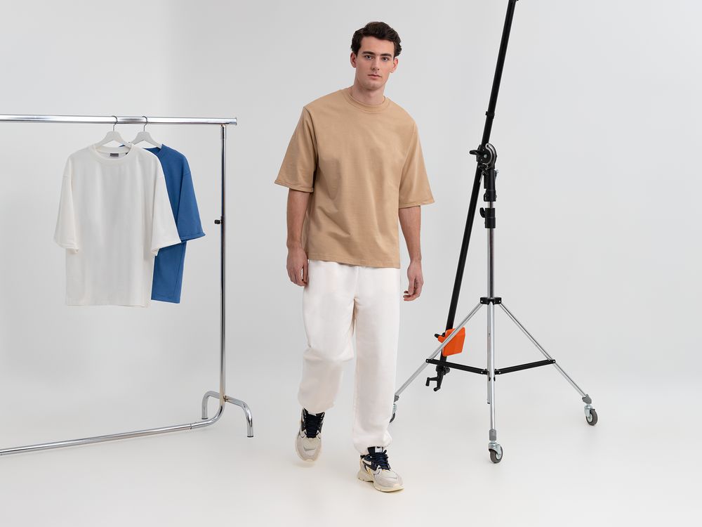 Футболка оверсайз унисекс Kosmos 2.0, бежевая / Миниатюра модельного (1000)