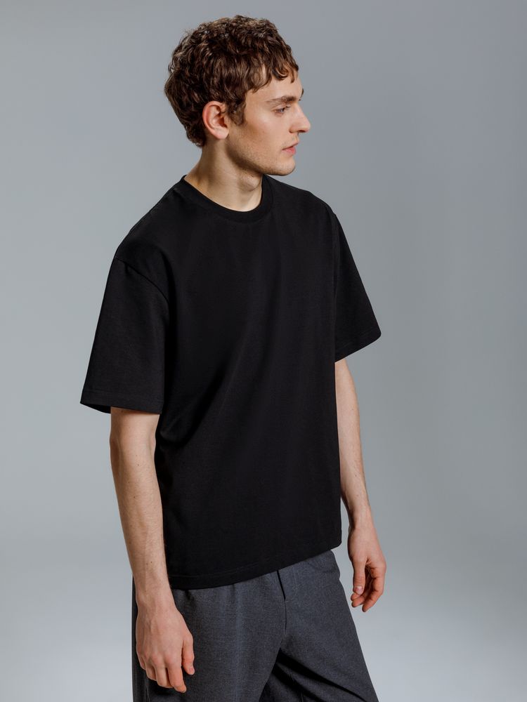 Футболка оверсайз Kangas, черная / Миниатюра модельного (1000)