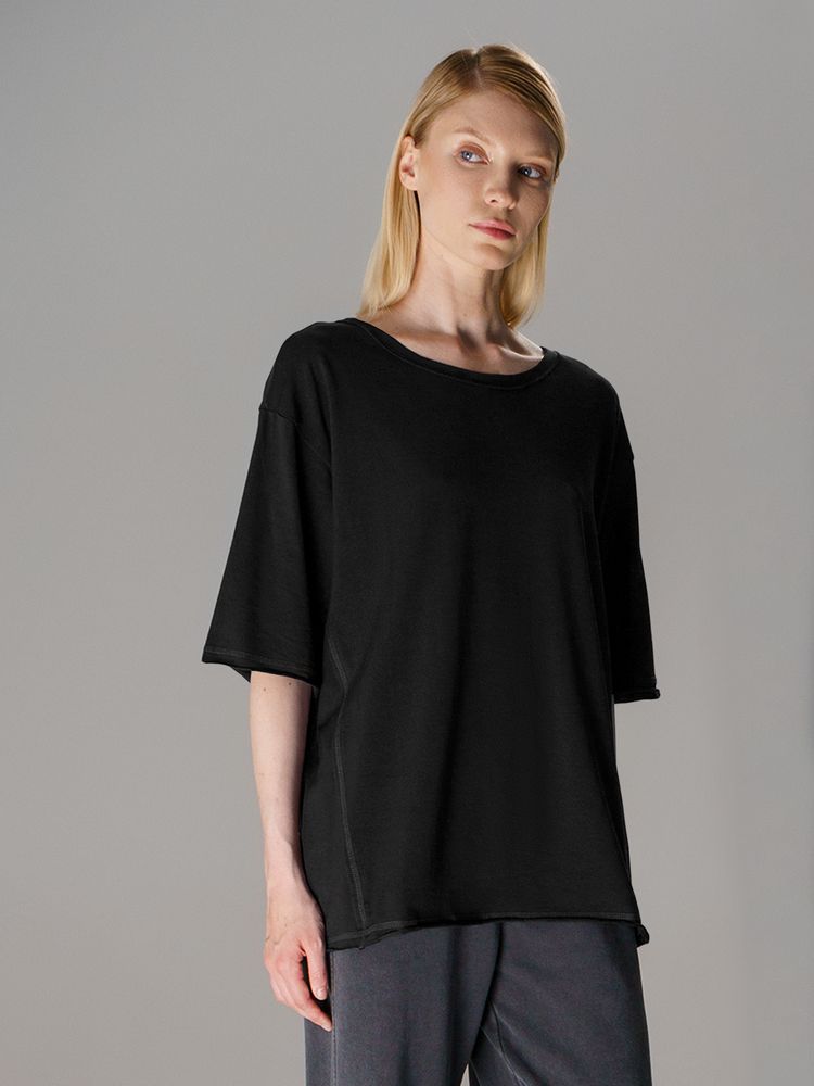 Футболка оверсайз унисекс Vozduh, черная / Миниатюра модельного (1000)