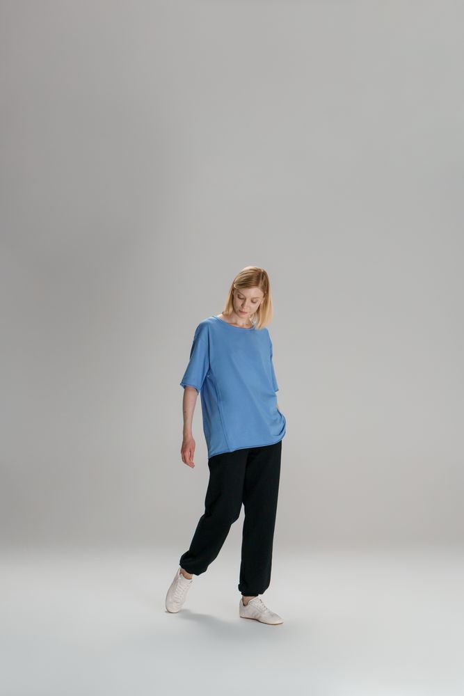 Футболка оверсайз унисекс Vozduh, синяя / Миниатюра модельного (1000)