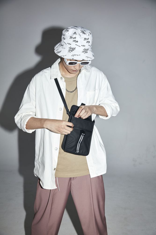 Сумка через плечо Urban Daily Plus, черная / Миниатюра WWW (1000)