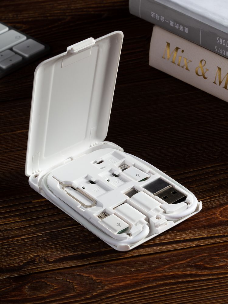 Органайзер с беспроводной зарядкой и набором адаптеров Octopod, белый / Миниатюра WWW (1000)