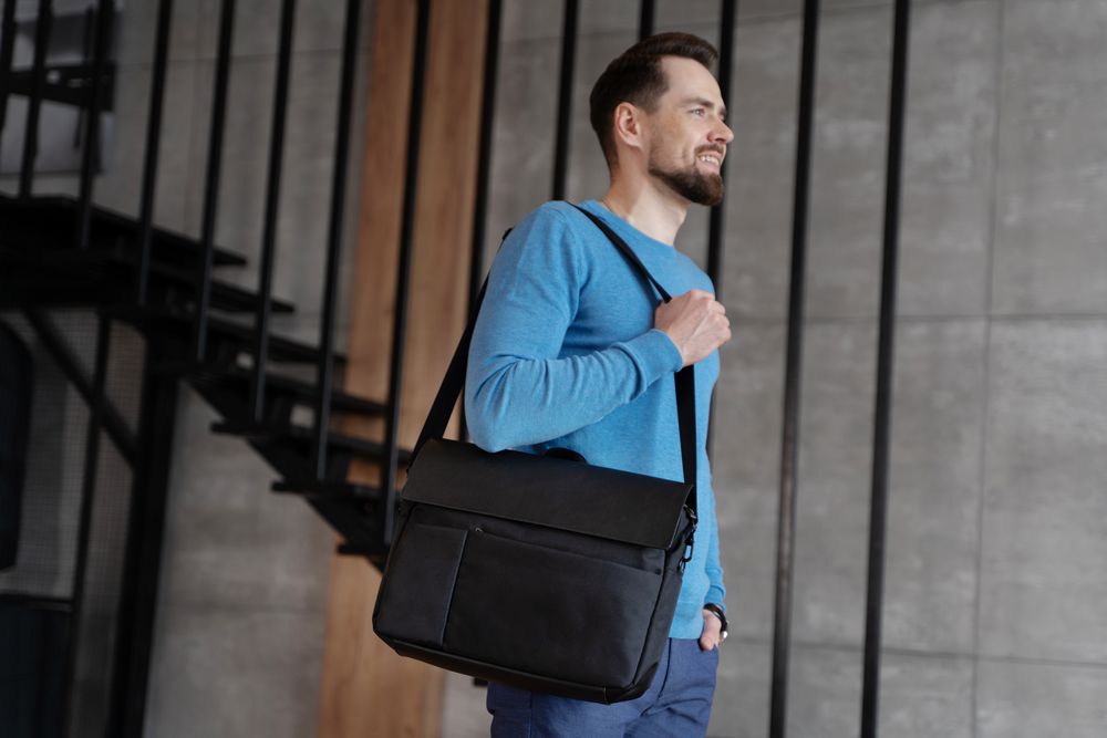 Сумка для ноутбука inCity, черная / Миниатюра WWW (1000)