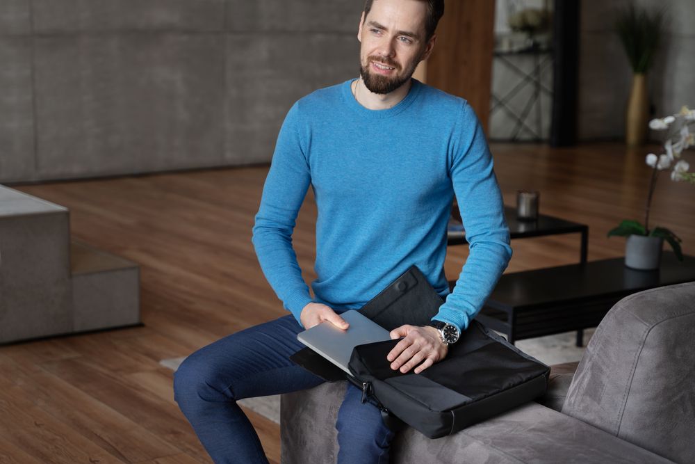 Сумка для ноутбука inCity, черная / Миниатюра WWW (1000)