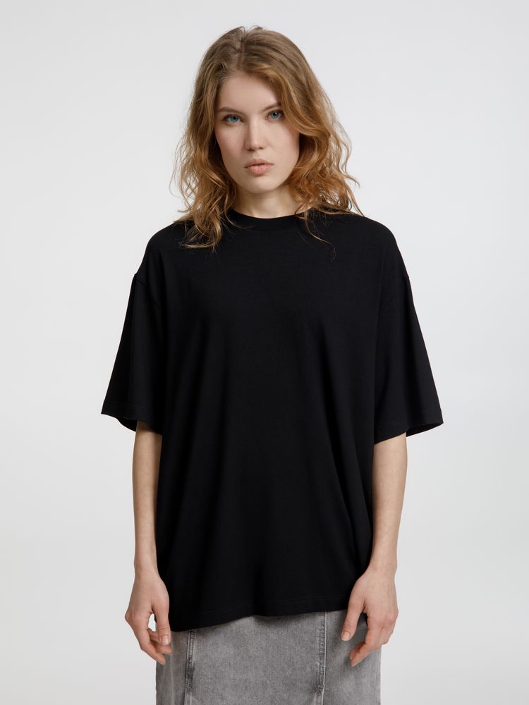 Футболка оверсайз унисекс Lavinia, черная / Миниатюра модельного (1000)