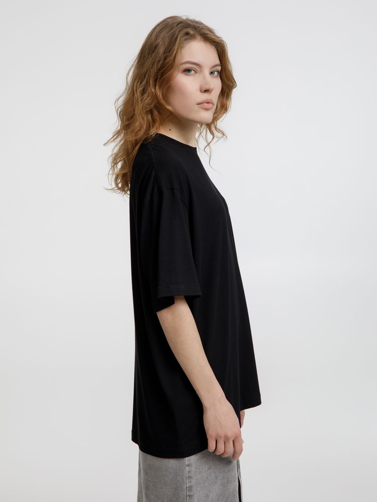 Футболка оверсайз унисекс Lavinia, черная / Миниатюра модельного (1000)