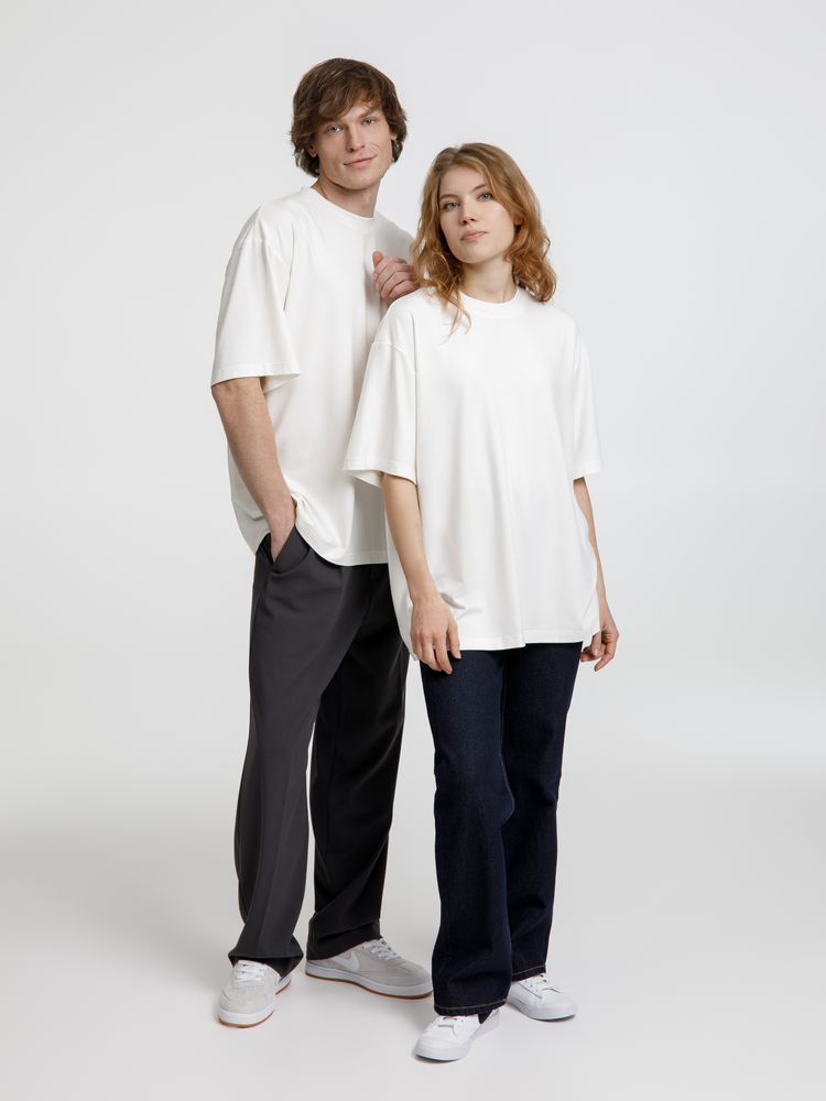 Футболка оверсайз унисекс Lavinia, белая / Миниатюра модельного (1000)