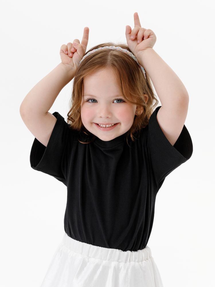 Футболка детская оверсайз Teezer, черная / Миниатюра модельного (1000)