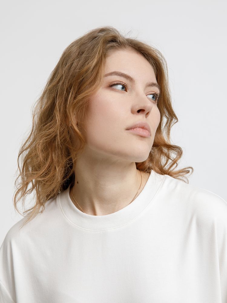 Футболка оверсайз унисекс Lavinia, белая / Миниатюра модельного (1000)