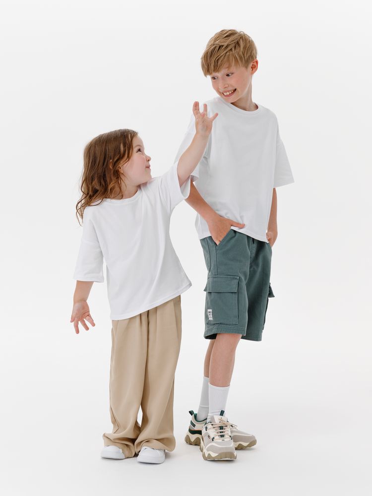 Футболка детская оверсайз Teezer, белая / Миниатюра модельного (1000)