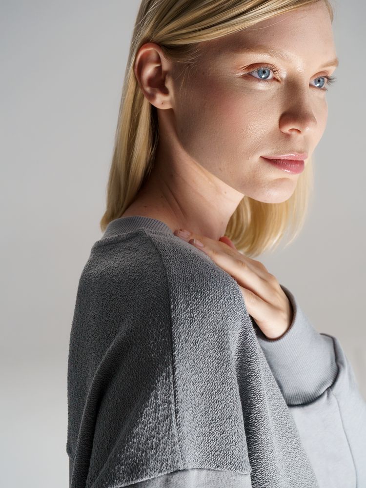 Свитшот оверсайз унисекс Vozduh, светло-серый / Миниатюра модельного (1000)