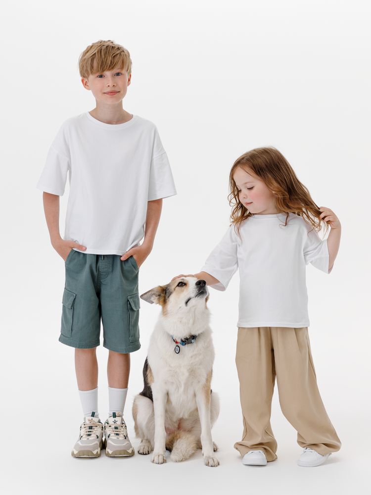 Футболка детская оверсайз Teezer, белая / Миниатюра модельного (1000)