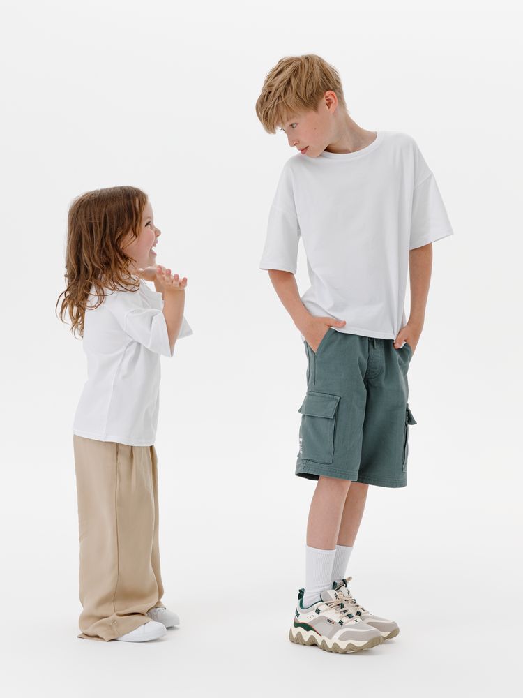 Футболка детская оверсайз Teezer, белая / Миниатюра модельного (1000)