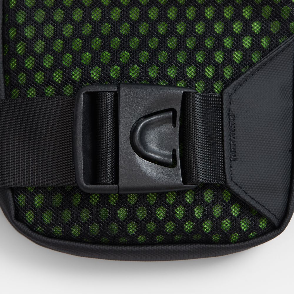 Спортивная кросс-боди сумка UrbanHike, черная / Миниатюра WWW (1000)