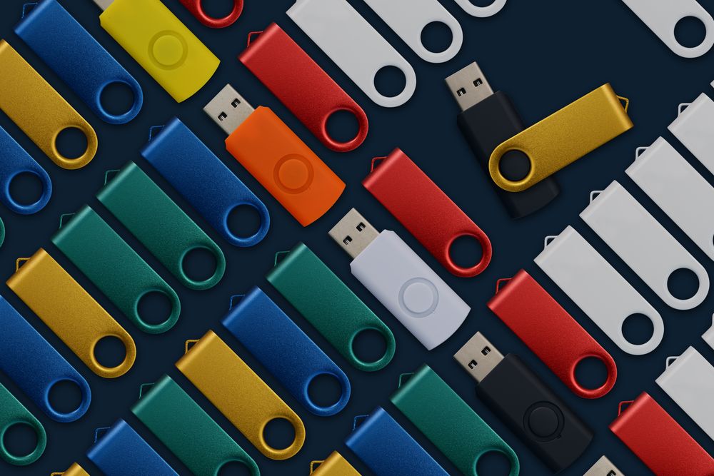 Флешка Twist Color, белая с оранжевым, 8 Гб / Миниатюра WWW (1000)