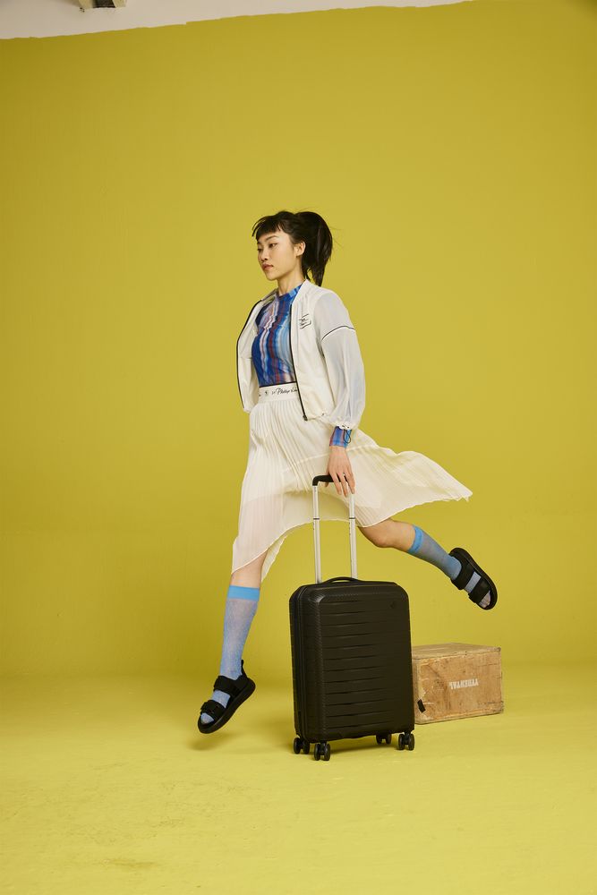 Чемодан Lightweight Luggage S, черный / Миниатюра WWW (1000)