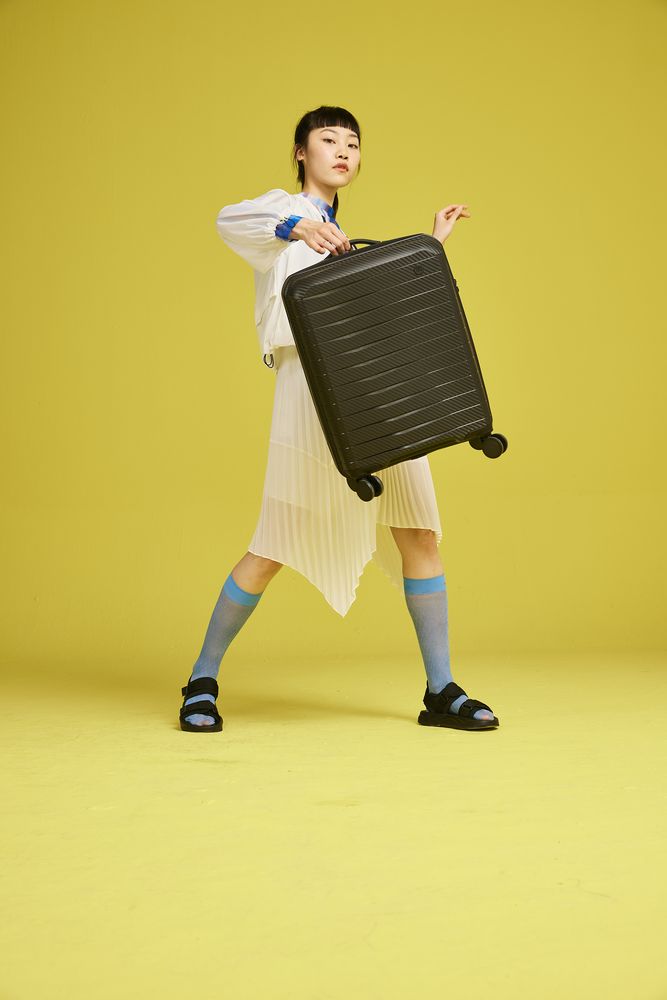 Чемодан Lightweight Luggage S, черный / Миниатюра WWW (1000)