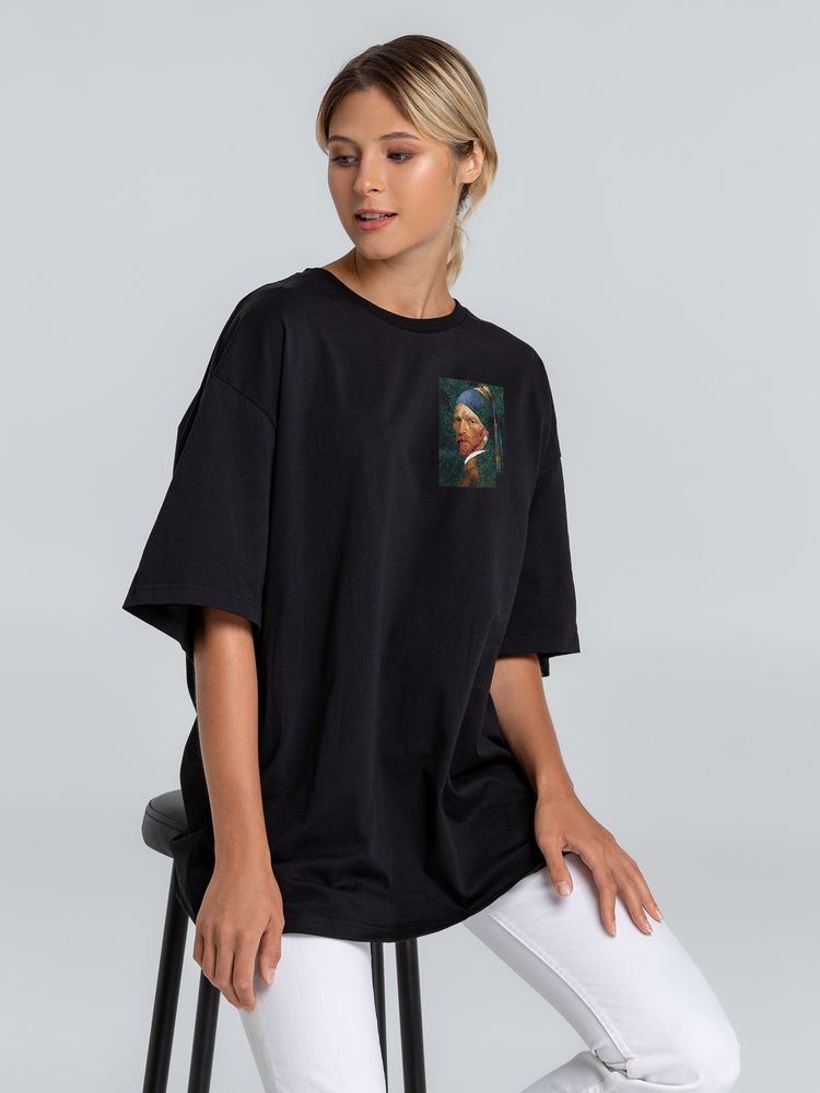 Футболка оверсайз «Мужчина с жемчужной сережкой», черная / Миниатюра WWW (1000)