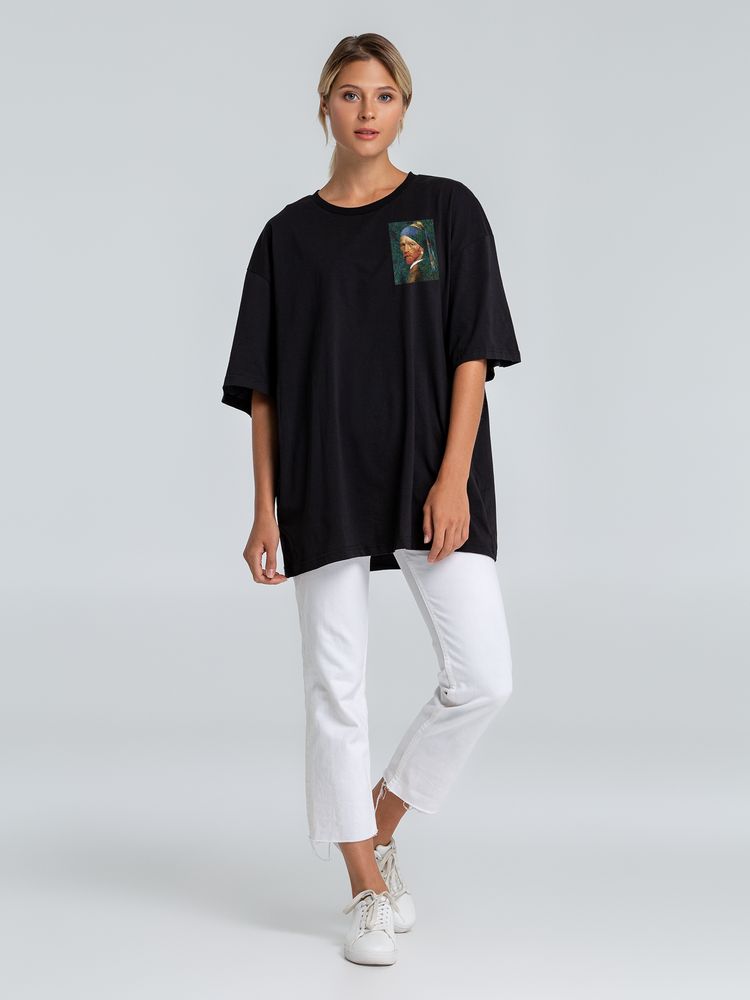 Футболка оверсайз «Мужчина с жемчужной сережкой», черная / Миниатюра WWW (1000)