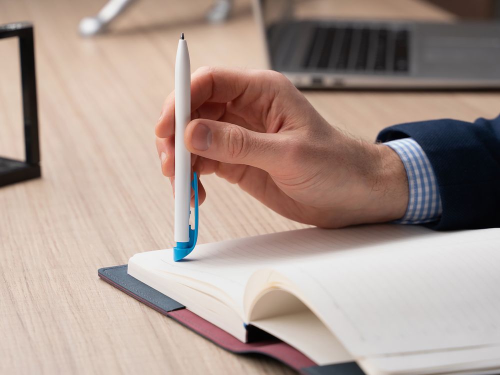 Ручка шариковая Favorite, белая с голубым / Миниатюра WWW (1000)