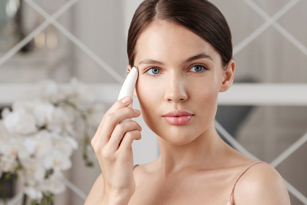 Массажер для глаз и лица EM12, белый / Миниатюра WWW (1000)