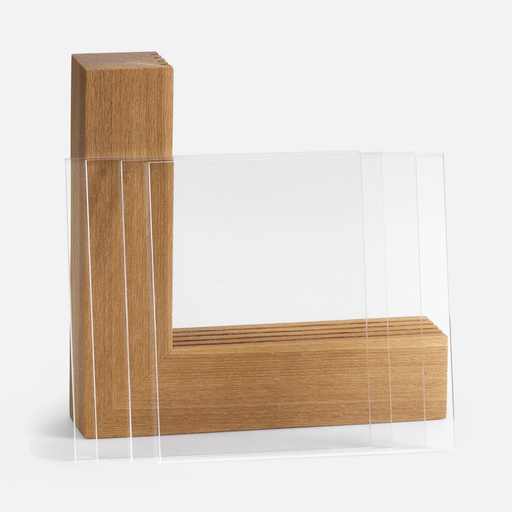 Стела Woodlyn / Миниатюра WWW (1000)