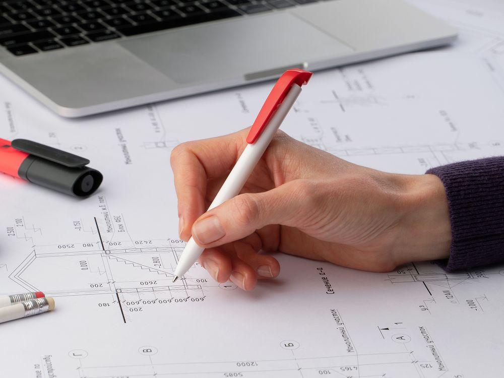 Ручка шариковая Favorite, белая с красным / Миниатюра WWW (1000)