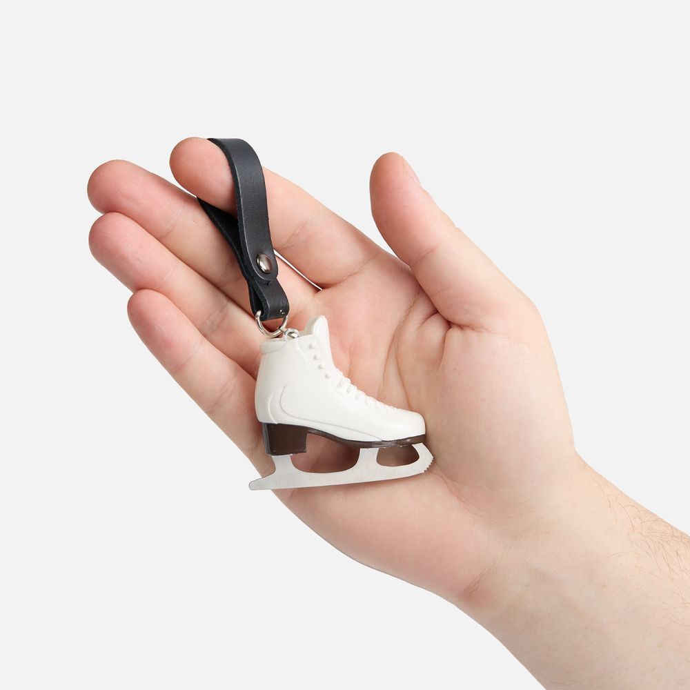 Брелок «Фигурный конек», белый / Миниатюра WWW (1000)