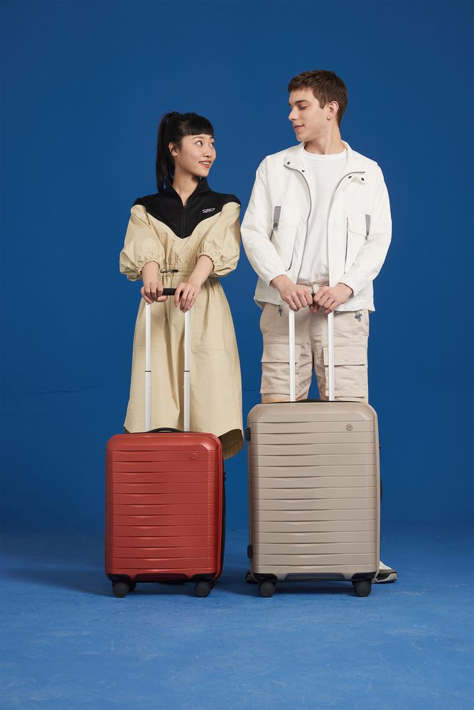 Чемодан Lightweight Luggage S, красный / Миниатюра WWW (1000)