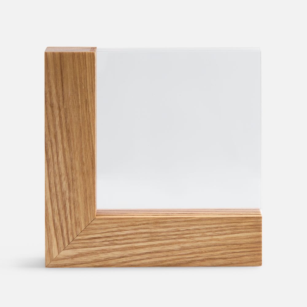 Стела Woodlyn / Миниатюра WWW (1000)