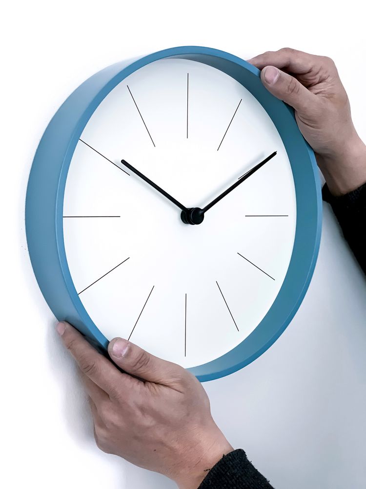 Часы настенные Moon, голубые / Миниатюра WWW (1000)