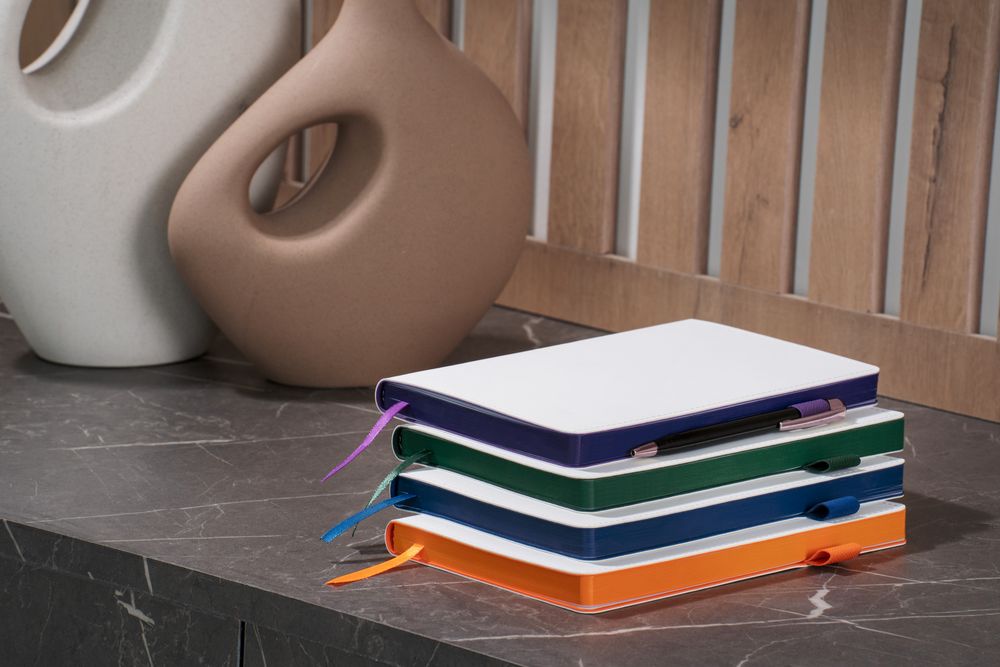 Ежедневник White Shall, недатированный, белый с синим / Миниатюра WWW (1000)