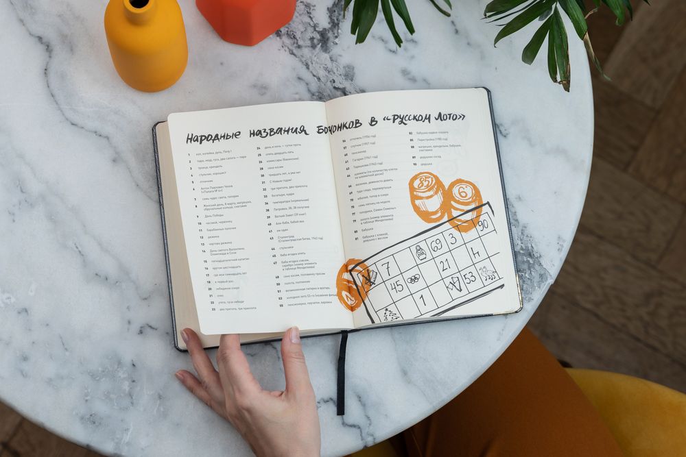 Ежедневник «Буквы-цифры», недатированный, серый / Миниатюра WWW (1000)