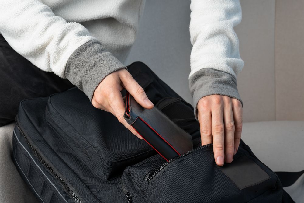 Автобумажник Arrival, черный с красным / Миниатюра WWW (1000)