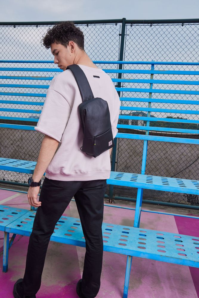 Рюкзак на одно плечо City Sling Bag, черный / Миниатюра WWW (1000)