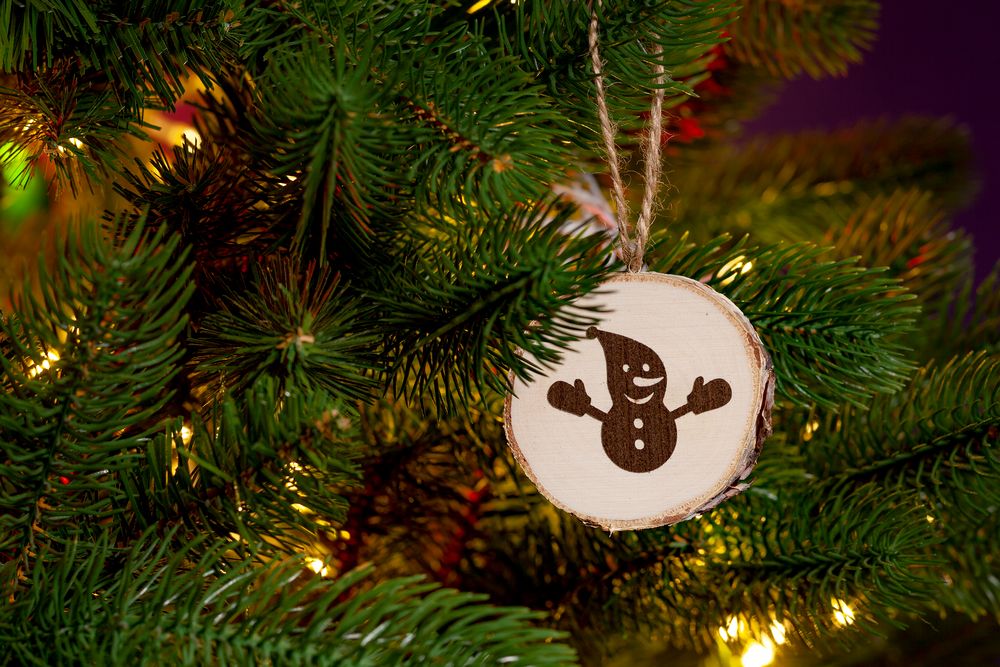 Подвеска Logger, малая, со снеговиком / Миниатюра WWW (1000)